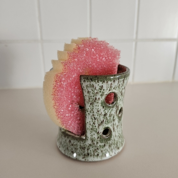 Frog Dish and a scrub daddy Ceramic kitchen sponge holder - Picture 5 of 6